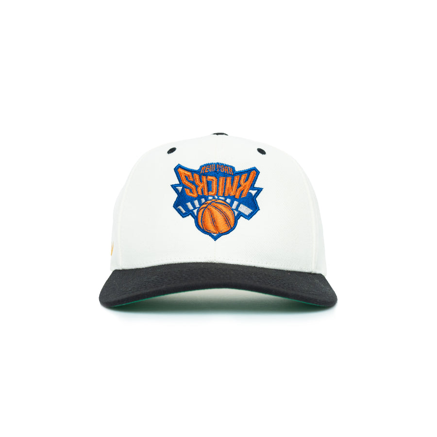 Uniform Knicks Essential Snapback (Cream/Black)
