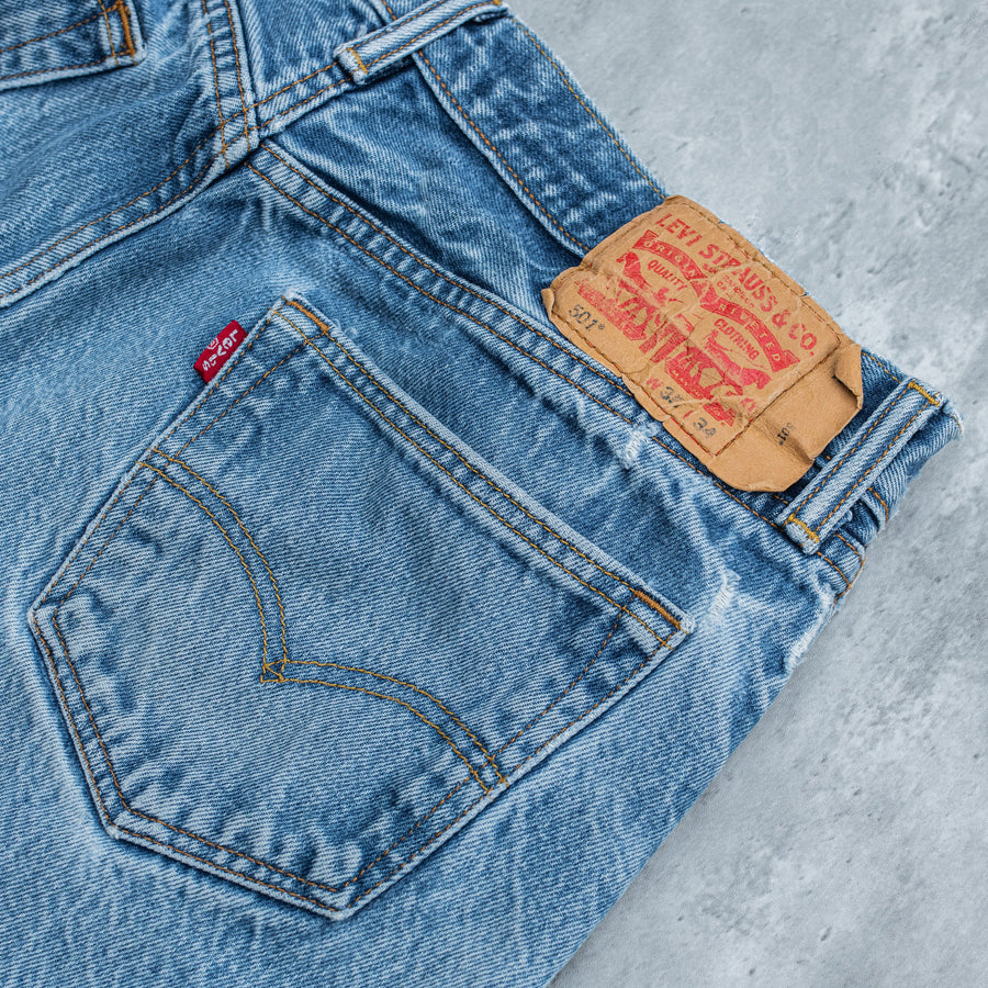 VINTAGE LEVI'S 501 DENIM WASHED INDIGO (FITS AS 32)